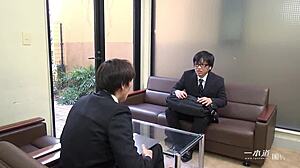 ความลับอะไรซ่อนในร่างกาย busty ของ Ryoko Murakami ญี่ปุ่น mature