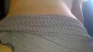 Solita por el culo le duele y encanta