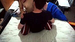 Teen Deepthroat Telan Kontol Besar