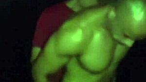 garanhão gay sendo passivo pela primeira vez em público