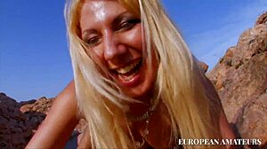 Cazzo In Figa E Dildo Al Culo Per Una Zoccola Bionda Assetata Di Sborra