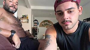 Mamando dotado do pau grosso pra caralho