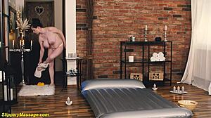 היי, ראית פעם הריונית חמודה כמו אנג'ל פרינסס בנורו מסאז' חלקלק?