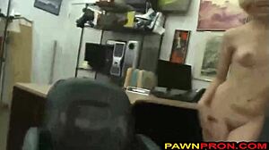 Nice Ass Customer Trades Bottom For Cash