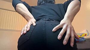 Horny Gay Twink Shows Bubble Butt!