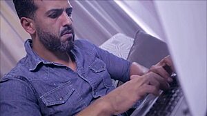 essa tarada por serventes, evy kethlyn, chupando o tony tigrão até o cumshot, ele disse.