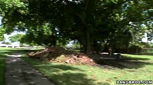 check out those big latina tits bouncing in public 😍