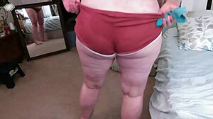 635 c’mere n smell my big sexy bum, oops!