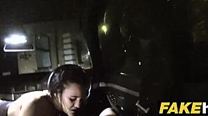 Polisi palsu dan gadis nakal berani seks outdoor