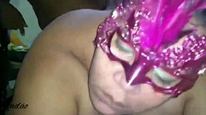 socando no rabo e gozando na boca