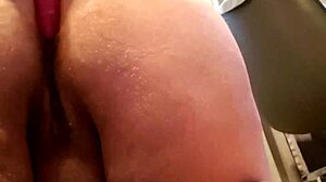 Chubby woman feels toy-induced pussy ecstasy