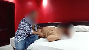 descubriendo nuevas sensaciones masaje inolvidable frente a él.