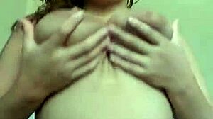 Gordinha Shows Off Fat Pussy For Camera