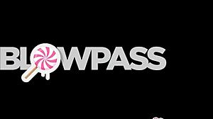 OnlyTeenBlowjobs - Η βήμα-αδερφή μου εξασκείται σε ακατάστατη πιπίλα στο πούτσο μου