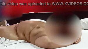 descubriendo nuevas sensaciones masaje inolvidable frente a él.