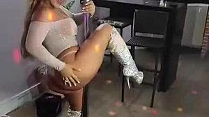 bruna ferraz shows what she did in her live streams complete on red