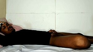 eu estava cheia de tesao entao acordei o black pra me comer gostoso