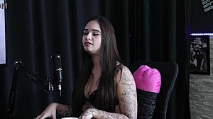 Começou a ficar com casais um enfiava o pau a outra metia a buceta e perdeu a virgindade com - bahala model & dj rafa loira