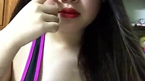 Gái chơi bigo hở hông