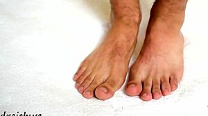 Imagine the huge feet fetish on this sexy gay man