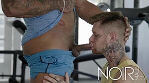 They caught me getting anal fucked by the black guy with big cock at the gym