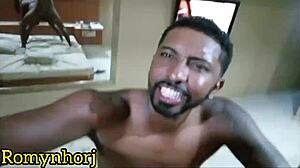 festinha particular no hotel girassol, o dotado carioca botou tudo na casada?