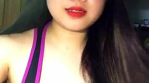 Gái chơi bigo hở hông