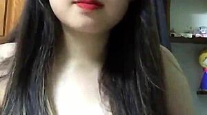 Gái chơi bigo hở hông