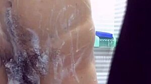 Vietnamese gay man meets partner on Blued for intimate encounter