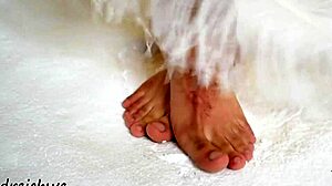 Gay amateur's foot fetish is explored in high definition
