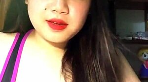 Gái chơi bigo hở hông