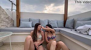 no puedo creer que me masturbe en público con una lesbiana, ¿qué opinas?