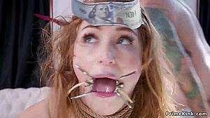 よお、義父、この巨乳縛られ18+ティーンをアナルで激しくファックしてるの？