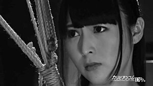 よ、アジアンでこんなにタイトな剃毛の日本人ルック見たことある？あの無毛のバイブが非現実的！