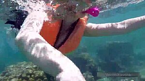 yo, check this german teen veronikavonk flashing big boobs by the sea!