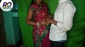 Indian bhabhi looks sexy in saree for full chudai