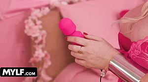 Bootylicious curvy milf Jenna Starr interviewed as all-star