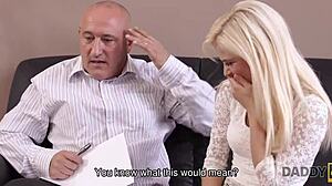 Масажа се претвара у секс старог и младог за девојку и тату