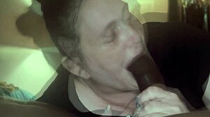 ضائع في خيالات ممارسة الفم البريّة مع برونيت مثيرة