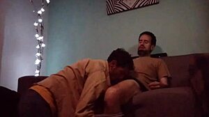 Haciendo Un Poco De Masajes Y Saboreando Verga