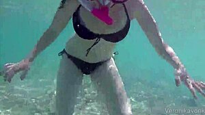 yo, check this german teen veronikavonk flashing big boobs by the sea!