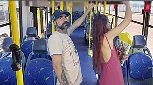 Öğrenci halk otobüsünde yaşlı adam tarafından elletiliyor