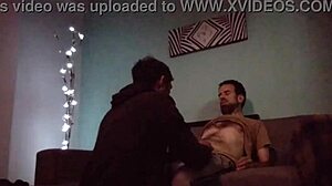 Haciendo Un Poco De Masajes Y Saboreando Verga