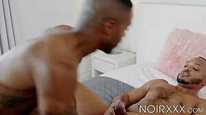 Caras ebony Dillon Diaz e Jake Waters fodem duro para gozar. Ação intensa em sessão crua