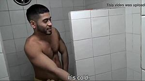 Latinos Cogiendo En Duchas!
