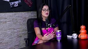 Raphaela Savanah: 'Afraid of judgment, but loving boyfriend's group fun?'