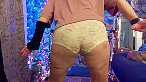 hotwife steffi july 28 masturbates pussy