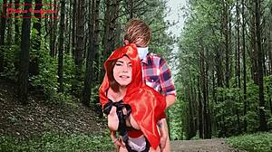 Caperucita, addicted to sex, seeks fun in the forest