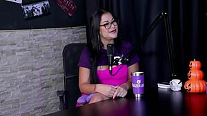 Raphaela Savanah: 'Afraid of judgment, but loving boyfriend's group fun?'