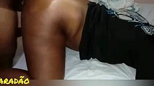 Enchendo o cuzinho de leite with natural tits and big pussy in homemade deepthroat.